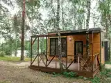 Домик 2 (двухместный номер с 1 кроватью с видом на лес)