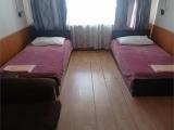 Двухместный номер стандарт с 2 односпальными кроватями  с  санузлом в номере и общим душем