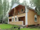 Дом с балконом