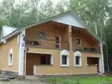 Дом с балконом