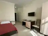 Небольшой одноместный номер с видом на рынок