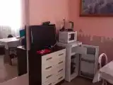 Стандартный двухместный номер с 2 отдельными кроватями и общей ванной комнатой