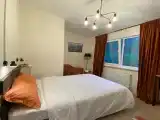 Четырехместный стандартный номер с одной двуспальной кроватью и двухъярусной кроватью (детской до 17 лет)