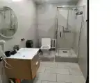 Двухместный номер с 2 отдельными кроватями и общей ванной комнатой