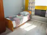 Односпальная кровать в общем номере