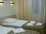 Небольшой двухместный номер с 2 отдельными кроватями