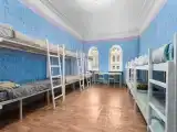 Спальное место на двухъярусной кровати в общем номере для мужчин и женщин
