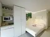 Двухместный номер с 1 двуспальной кроватью вид на улицу (4)