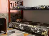 Спальное место на двухъярусной кровати в общем номере для мужчин и женщин