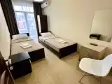 Двухместный номер с 2 отдельными кроватями и общей ванной комнатой