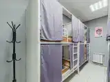 Кровать в общем 8-местном номере для мужчин и женщин