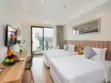 Senior Deluxe Twin Room with City View and Balcony
