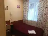 Небольшой номер с двухспальной кроватью
