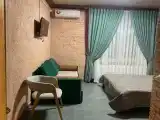 Двухместный номер с двуспальной кроватью и дополнительной кроватью