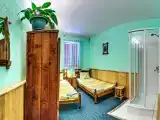 Номер №3  двухместный номер, с двумя отдельными кроватями, душевая кабинка,  1 этаж
