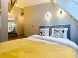 Номер стандарт с 1 двуспальной кроватью (мансарда)