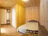 Двухместный номер с двуспальной кроватью и дополнительной кроватью