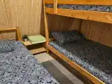 Трехместный номер с общей ванной комнатой