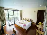 King Suite with Pool View