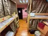 Двухместный женский номер с 2 отдельными кроватями и общей ванной комнатой