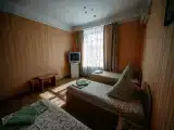 Семейный номер с общей ванной комнатой