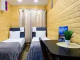 Двухместный номер с 2 отдельными кроватями и общим туалетом