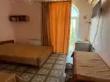 Трехместный номер с балконом