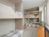 Общий номер для мужчин и женщин с 8 кроватями