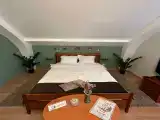 Двухместный номер с двуспальной кроватью и дополнительной кроватью