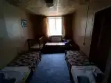 Трехместный номер с общей ванной комнатой