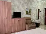 Двухместный номер с двуспальной кроватью и дополнительной кроватью