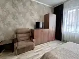 Двухместный номер с двуспальной кроватью и дополнительной кроватью