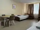 Трёхместный номер с удобствами на этаже