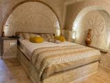 Queen Suite with Spa Bath
