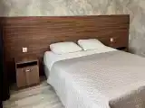 Двухместный номер с двуспальной кроватью и дополнительной кроватью