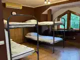 Кровать в 10-местном общем номере