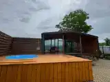 Дом с джакузи, с панорамным видом.