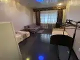 Стандартный номер с 2 односпальными кроватями и диваном