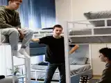 Спальное место на двухъярусной кровати в общем номере для мужчин