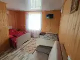 Трехместный номер с 1 двуспальной кроватью и 1 односпальной