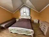 Трехместный номер с общей ванной комнатой