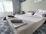 Трехместный номер с балконом
