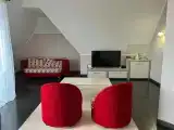 Номер-студия с кроватью размера "king-size" и диван-кроватью