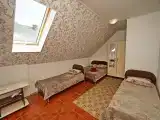 Четырехместный номер с ванной комнатой