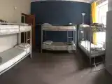 Спальное место на двухъярусной кровати в общем номере для женщин