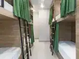 Общий номер для мужчин и женщин с 8 кроватями