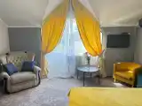 Трехместный номер с балконом