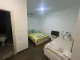 Трехместный номер с собственной ванной комнатой