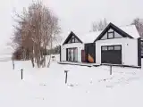 Дом с видом на озеро