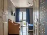 Двухместный номер с двуспальной кроватью с балконом и видом на бассейн на 3 этаже №14